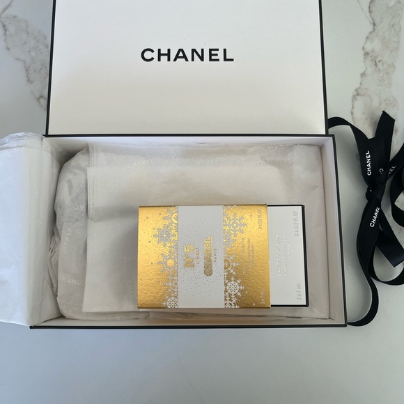 Chanel number 5 L’EAU toilet refillable purse, spray set, NWT, Chanel white - Picture 6 of 6